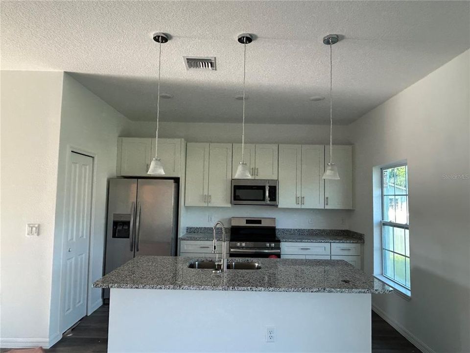 For Sale: $348,000 (3 beds, 2 baths, 1508 Square Feet)