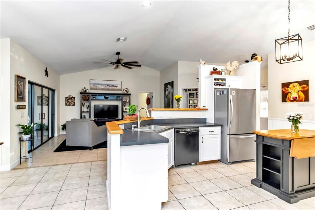 For Sale: $649,900 (4 beds, 2 baths, 1769 Square Feet)