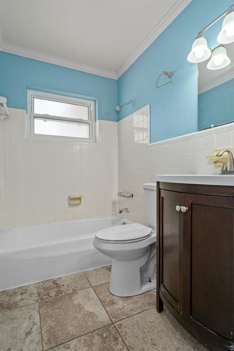 For Sale: $220,000 (2 beds, 1 baths, 874 Square Feet)