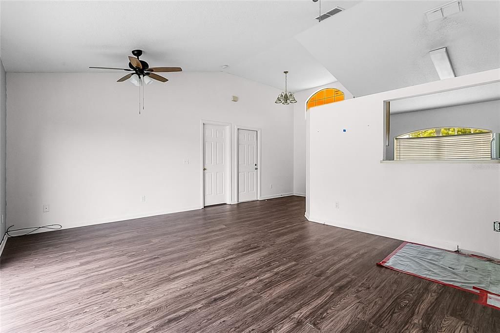Active With Contract: $264,900 (3 beds, 2 baths, 1179 Square Feet)