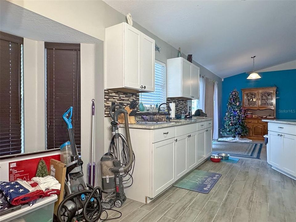 For Sale: $375,000 (3 beds, 2 baths, 1463 Square Feet)