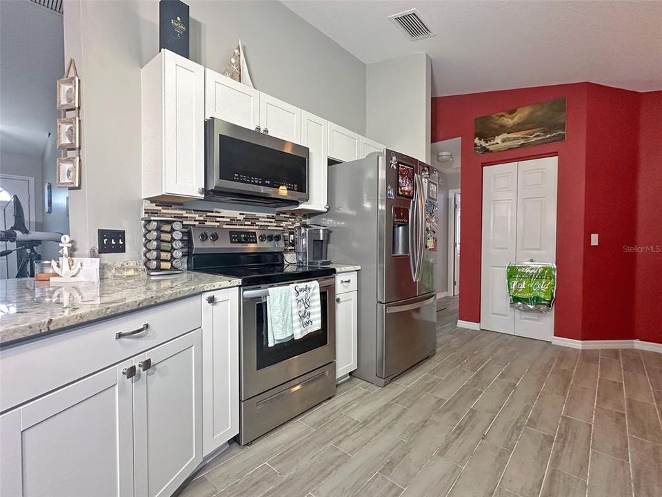 For Sale: $375,000 (3 beds, 2 baths, 1463 Square Feet)
