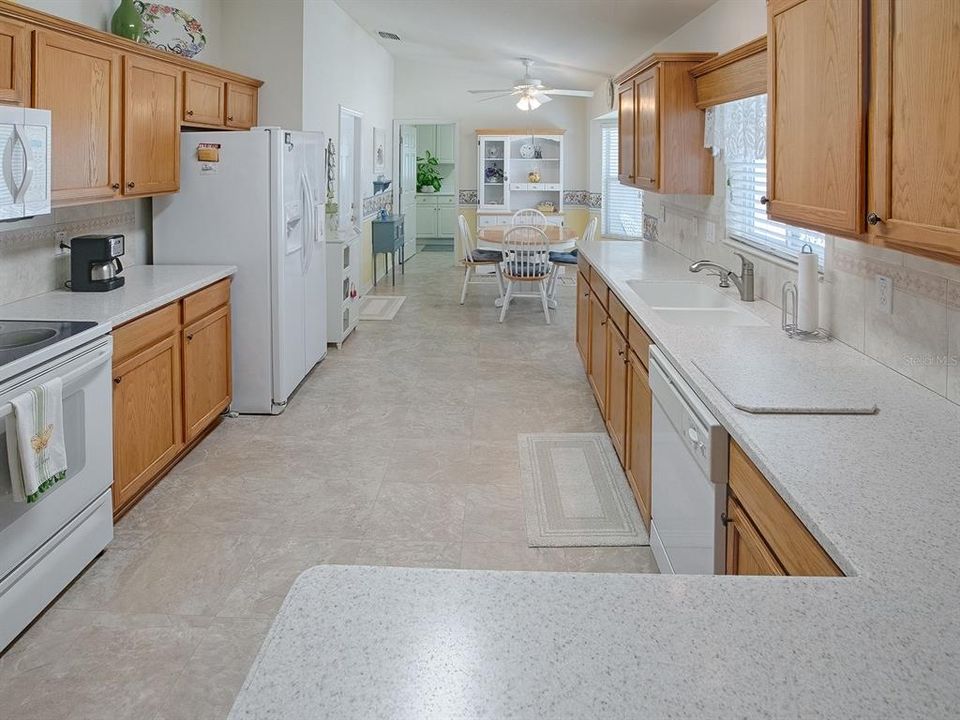 For Sale: $309,900 (2 beds, 2 baths, 1652 Square Feet)