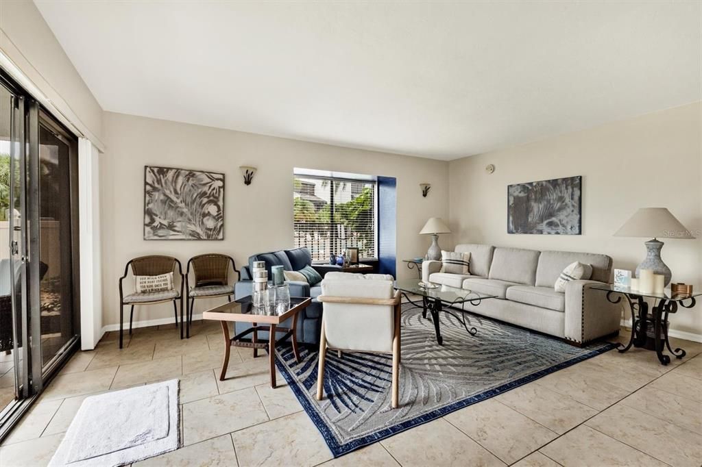 For Sale: $665,000 (2 beds, 2 baths, 1237 Square Feet)