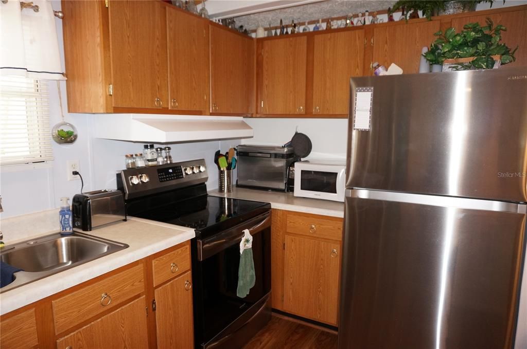 For Sale: $150,000 (2 beds, 2 baths, 784 Square Feet)