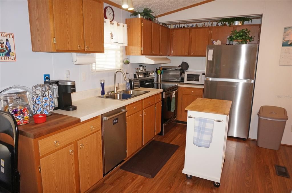 For Sale: $150,000 (2 beds, 2 baths, 784 Square Feet)