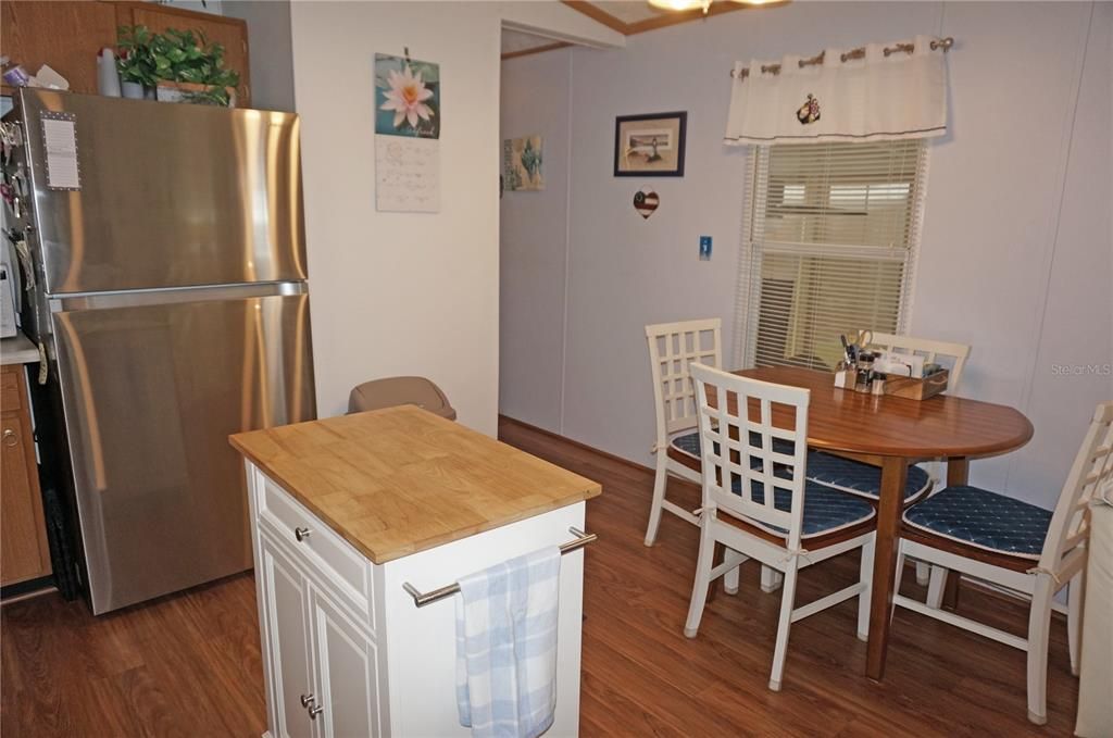 For Sale: $150,000 (2 beds, 2 baths, 784 Square Feet)