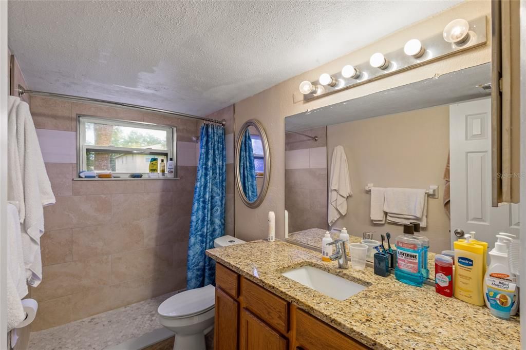 For Sale: $150,000 (2 beds, 1 baths, 784 Square Feet)