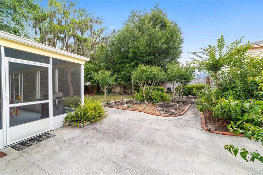 For Sale: $825,000 (4 beds, 2 baths, 2389 Square Feet)