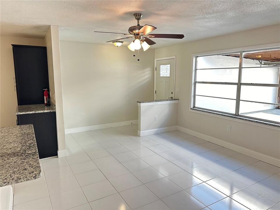 Recently Sold: $229,900 (2 beds, 1 baths, 840 Square Feet)