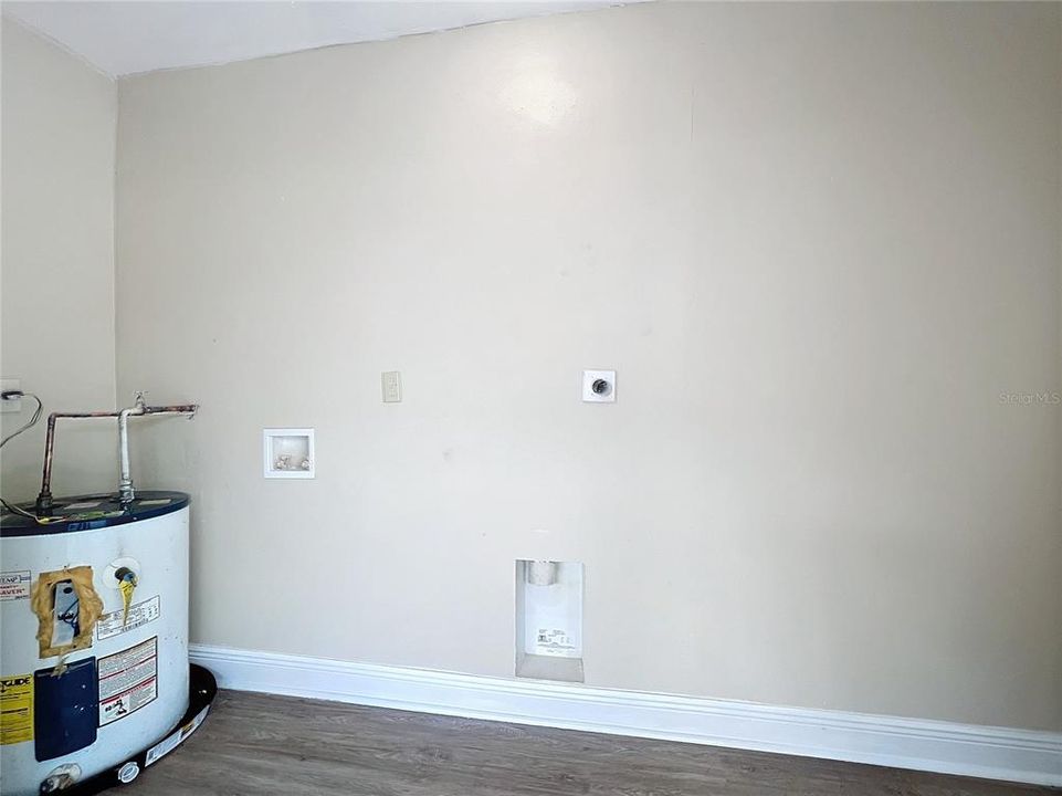 For Sale: $289,000 (3 beds, 1 baths, 1168 Square Feet)