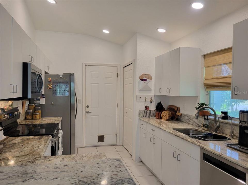 For Sale: $385,000 (3 beds, 2 baths, 1301 Square Feet)