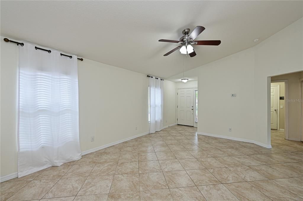 For Sale: $349,000 (3 beds, 2 baths, 1275 Square Feet)