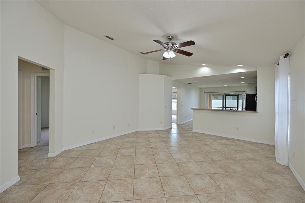 For Sale: $349,000 (3 beds, 2 baths, 1275 Square Feet)