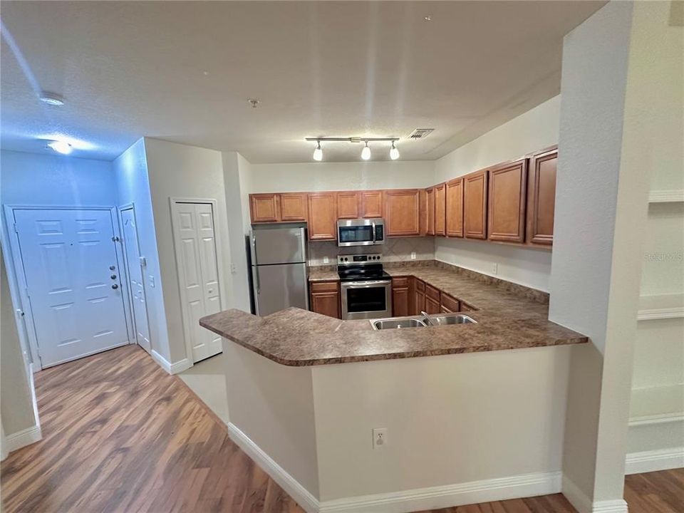 For Sale: $304,900 (3 beds, 2 baths, 1369 Square Feet)