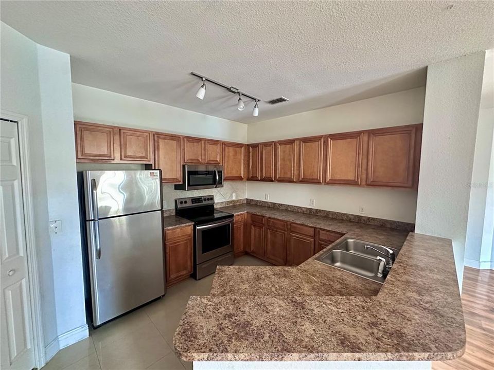 For Sale: $304,900 (3 beds, 2 baths, 1369 Square Feet)