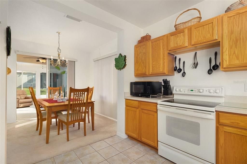 For Sale: $259,900 (2 beds, 2 baths, 1208 Square Feet)