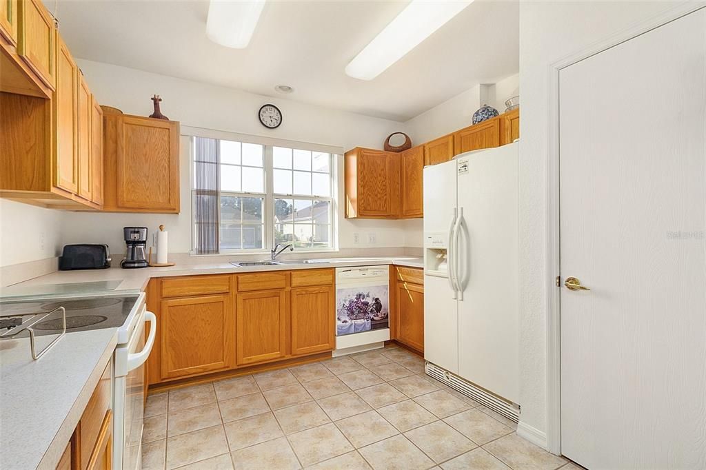 For Sale: $259,900 (2 beds, 2 baths, 1208 Square Feet)