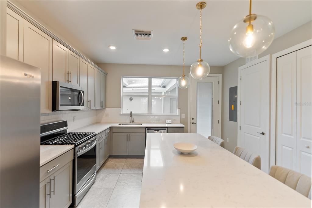 For Sale: $475,000 (3 beds, 2 baths, 1916 Square Feet)