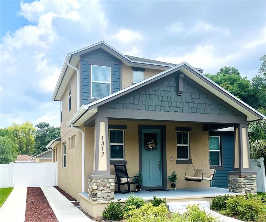 Active With Contract: $534,000 (3 beds, 2 baths, 1933 Square Feet)