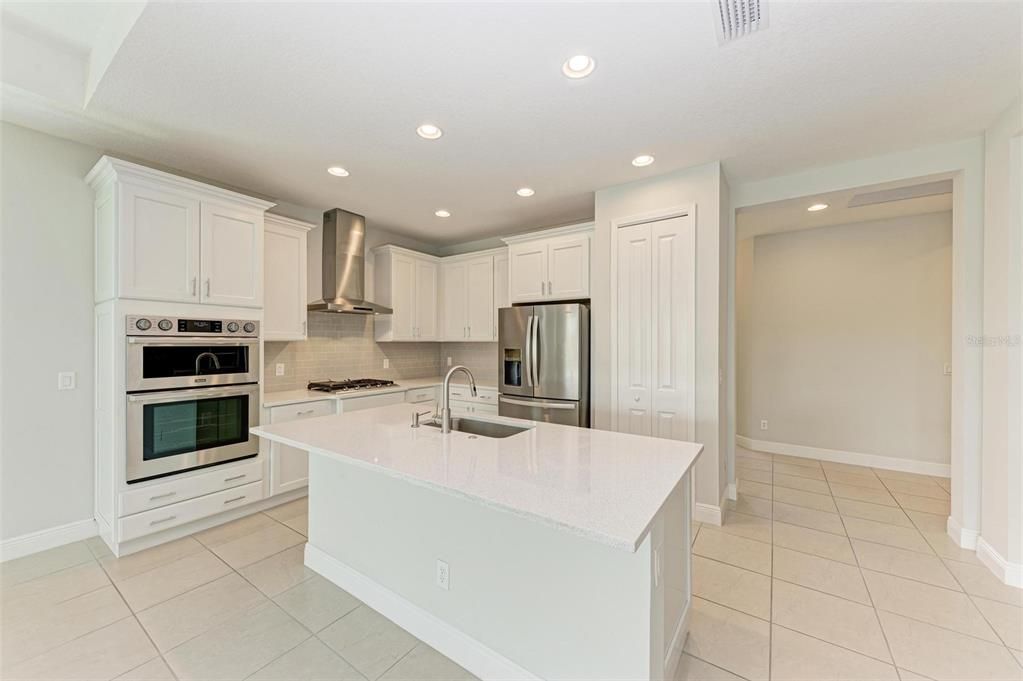 For Sale: $529,900 (2 beds, 2 baths, 1625 Square Feet)
