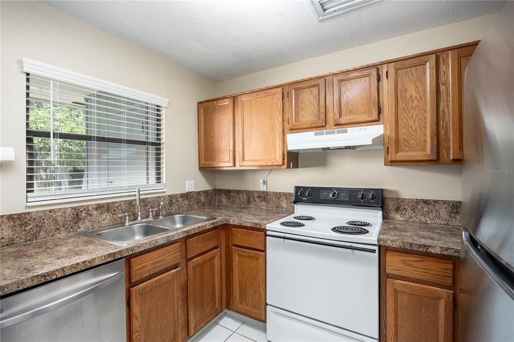 Active With Contract: $105,000 (2 beds, 2 baths, 1226 Square Feet)