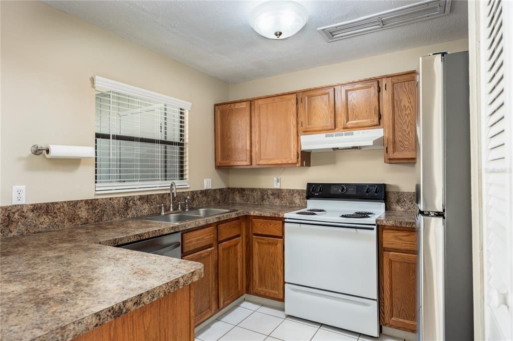 Active With Contract: $105,000 (2 beds, 2 baths, 1226 Square Feet)