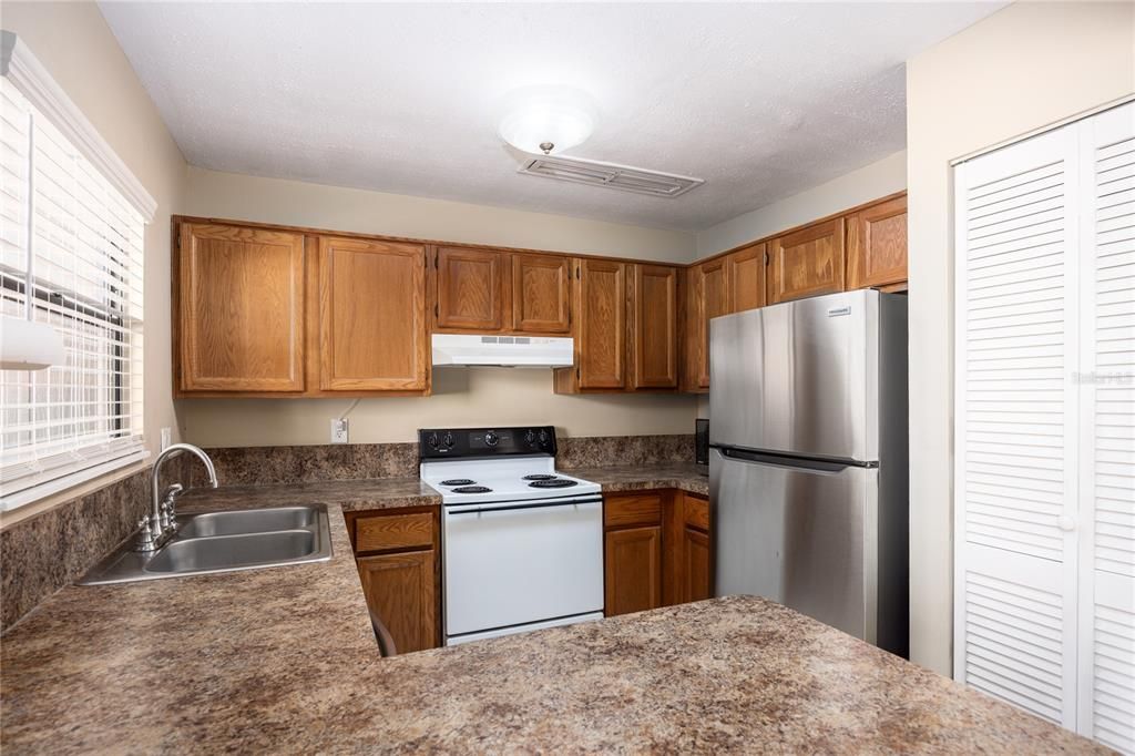 Active With Contract: $105,000 (2 beds, 2 baths, 1226 Square Feet)