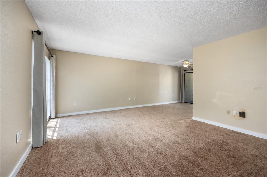 Active With Contract: $105,000 (2 beds, 2 baths, 1226 Square Feet)