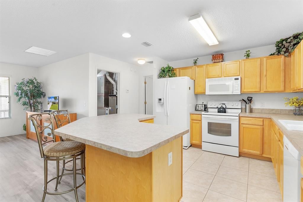 Active With Contract: $339,900 (3 beds, 2 baths, 1392 Square Feet)