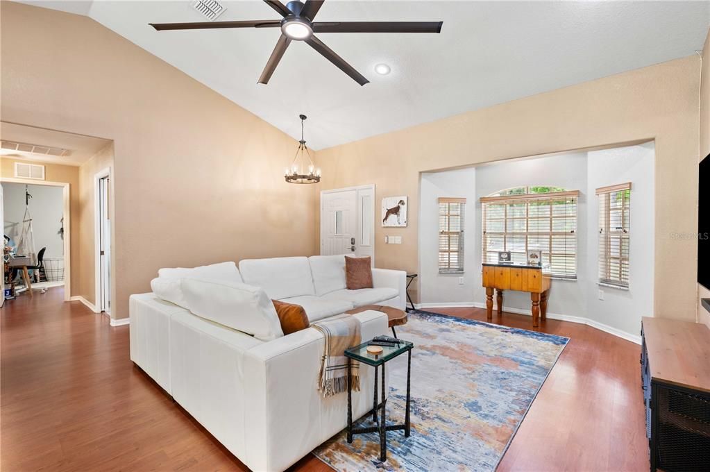 For Sale: $465,000 (3 beds, 2 baths, 1665 Square Feet)