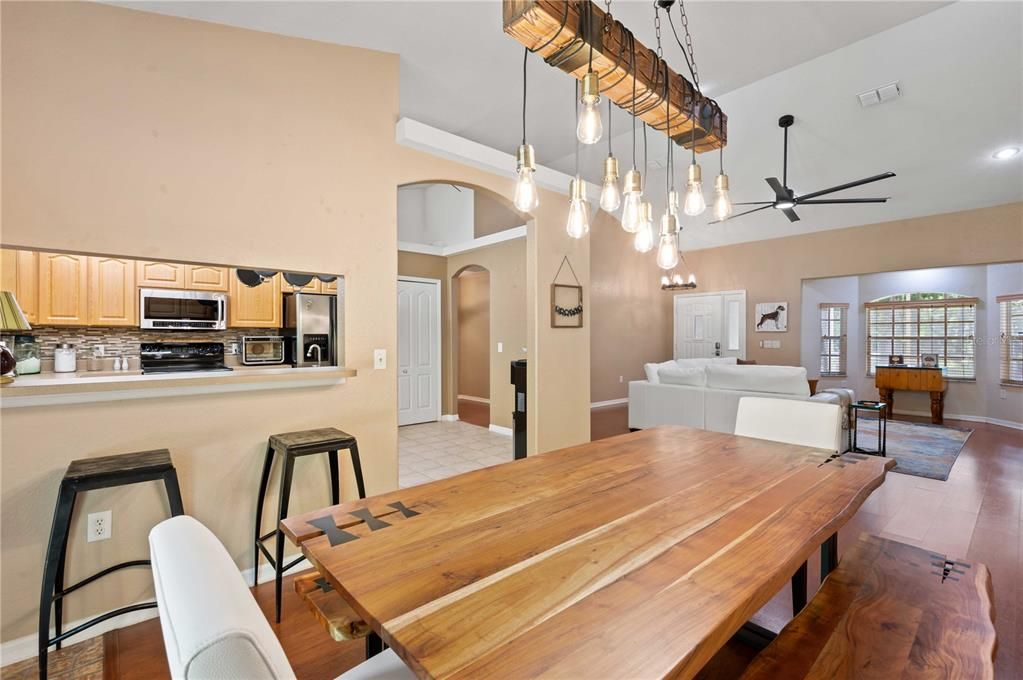 For Sale: $465,000 (3 beds, 2 baths, 1665 Square Feet)