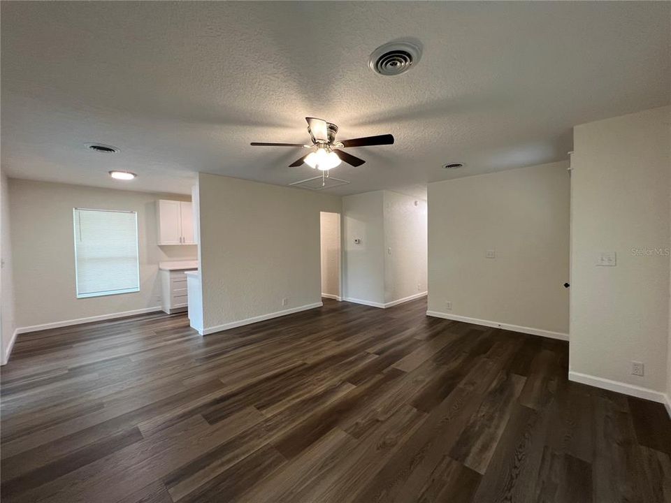Active With Contract: $279,900 (2 beds, 2 baths, 852 Square Feet)