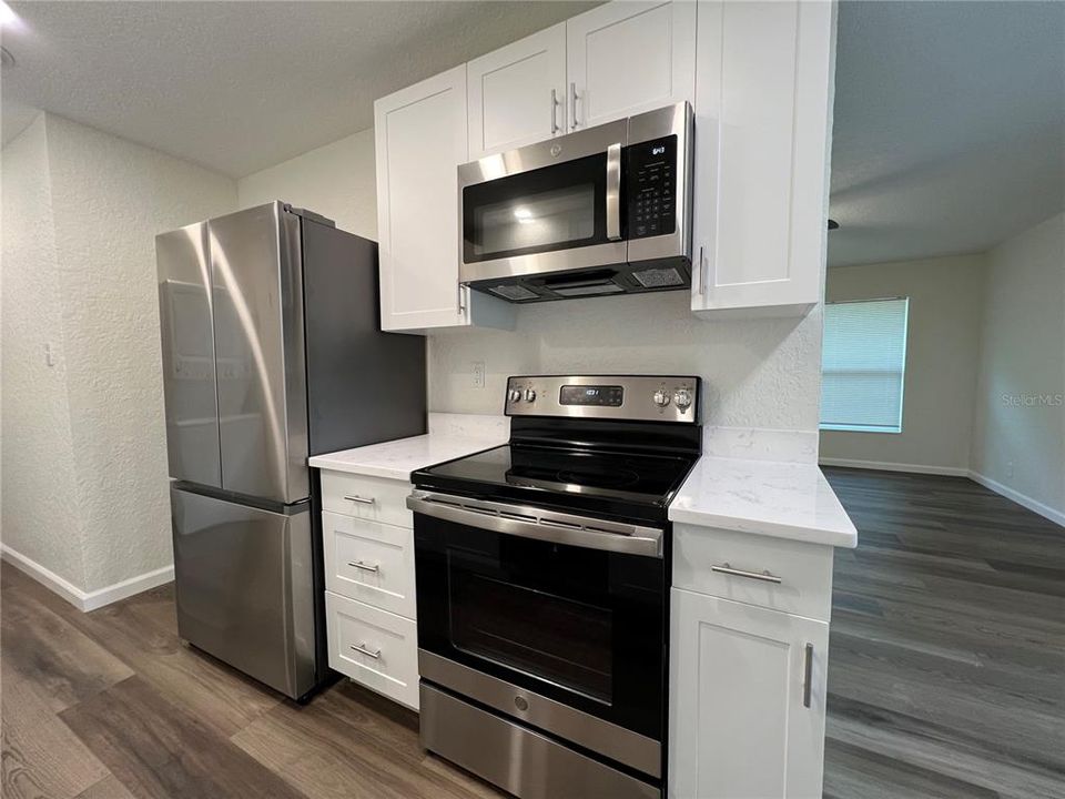 Active With Contract: $279,900 (2 beds, 2 baths, 852 Square Feet)