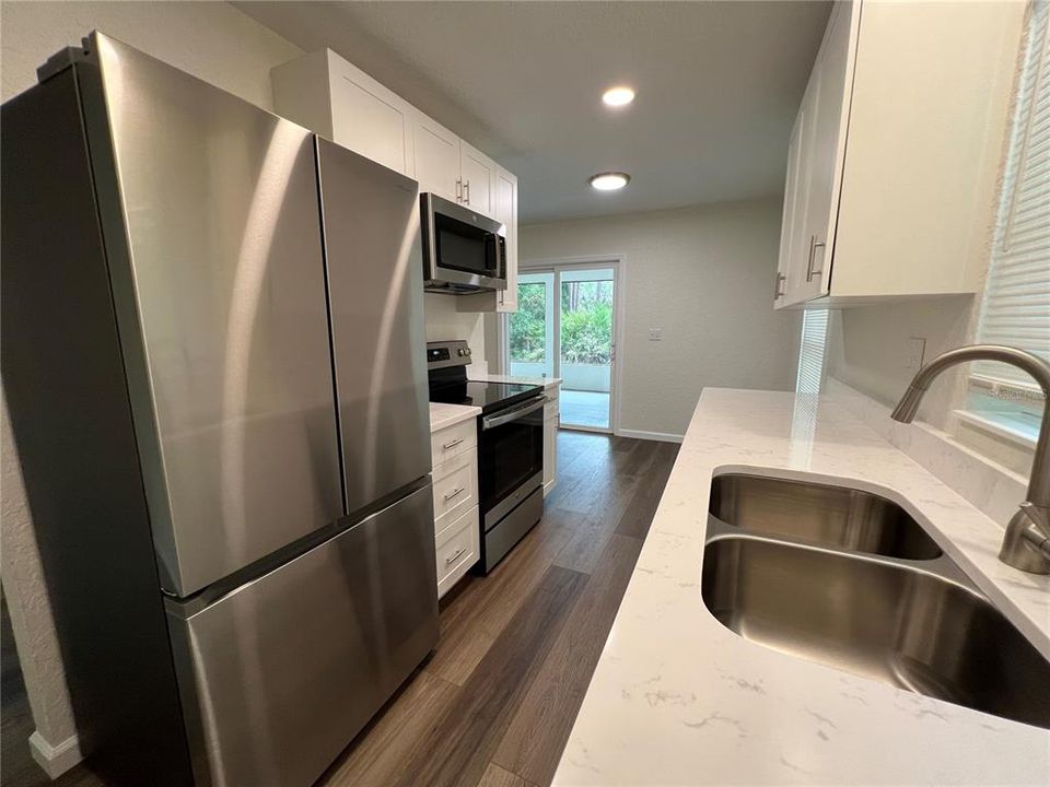 Active With Contract: $279,900 (2 beds, 2 baths, 852 Square Feet)