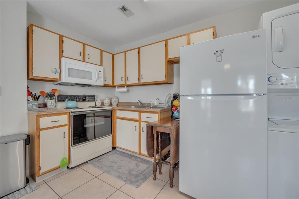 For Sale: $214,999 (1 beds, 1 baths, 535 Square Feet)