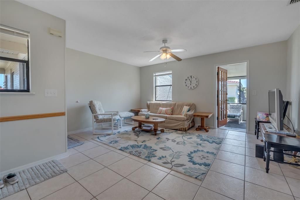 Active With Contract: $214,999 (1 beds, 1 baths, 535 Square Feet)