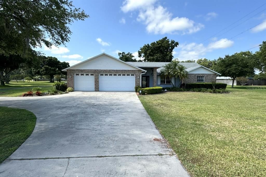 Active With Contract: $599,900 (3 beds, 3 baths, 2863 Square Feet)