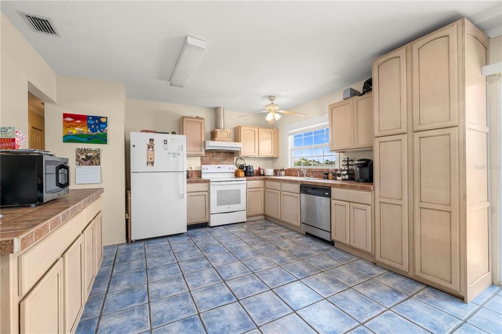 For Sale: $449,000 (3 beds, 2 baths, 1176 Square Feet)