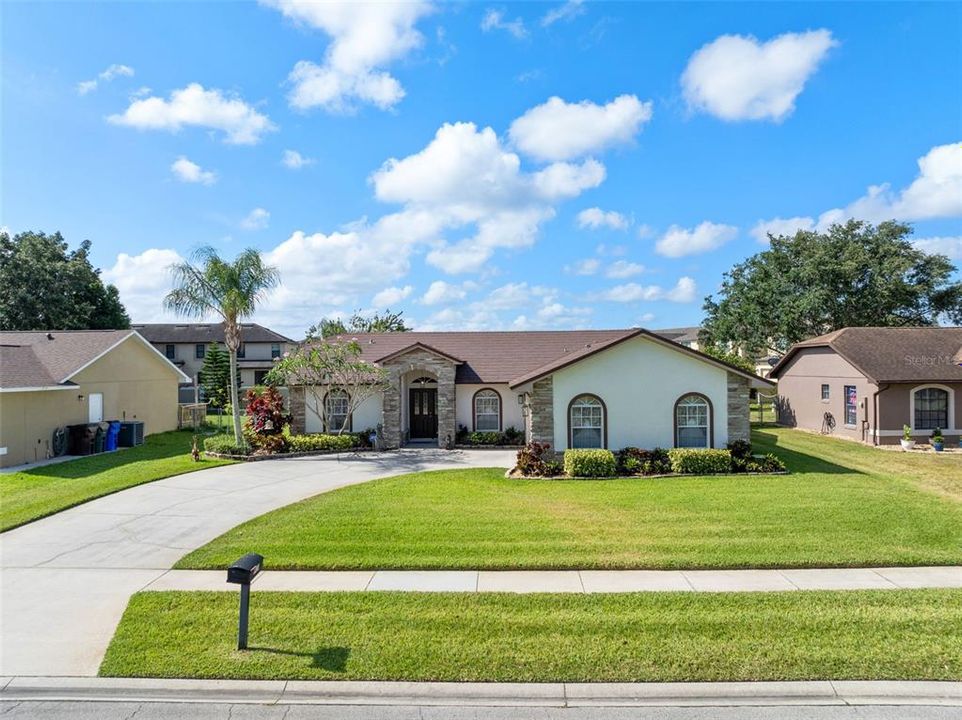 Active With Contract: $389,000 (3 beds, 2 baths, 1552 Square Feet)