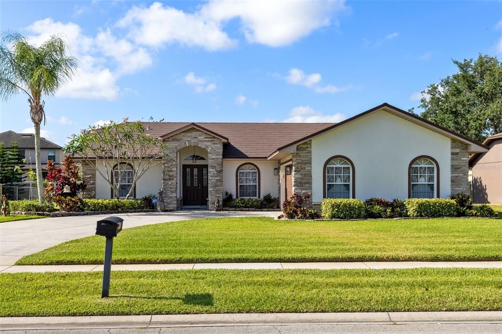 Active With Contract: $389,000 (3 beds, 2 baths, 1552 Square Feet)