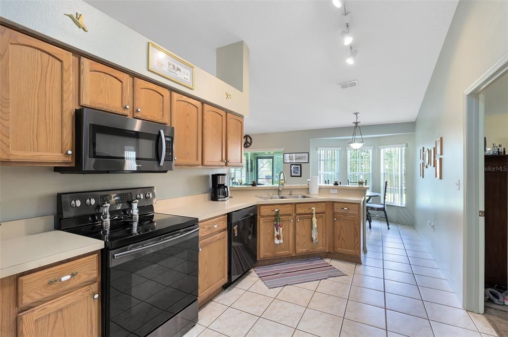 Active With Contract: $389,000 (3 beds, 2 baths, 1552 Square Feet)