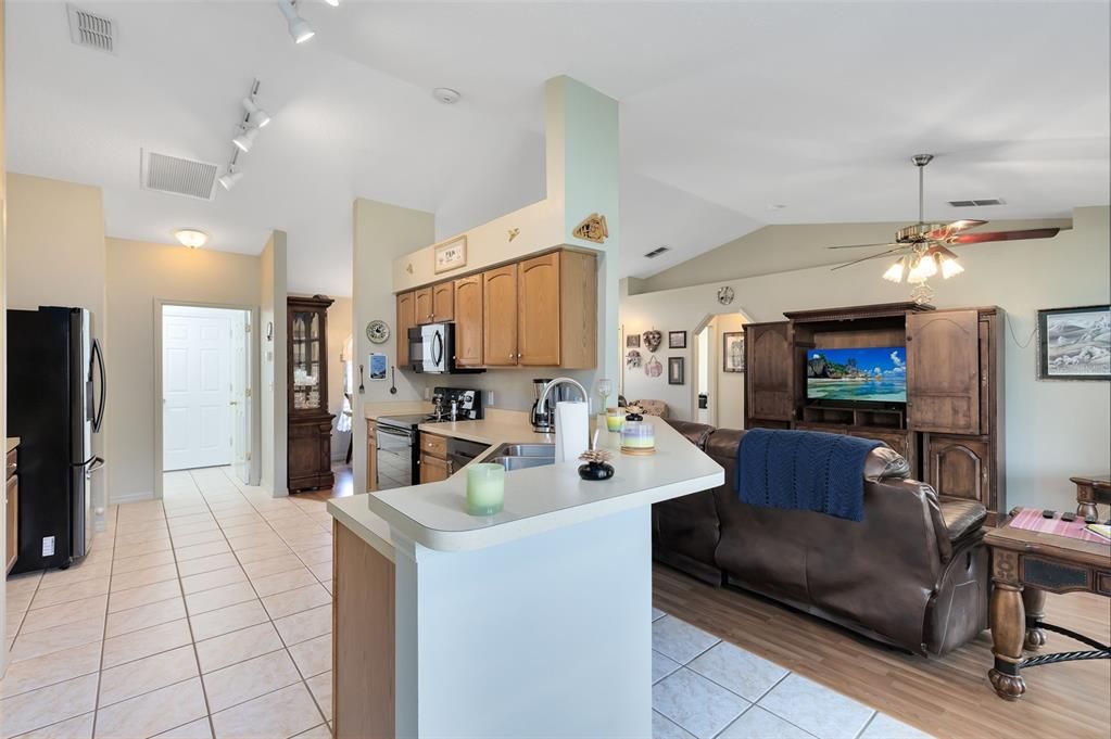 Active With Contract: $389,000 (3 beds, 2 baths, 1552 Square Feet)