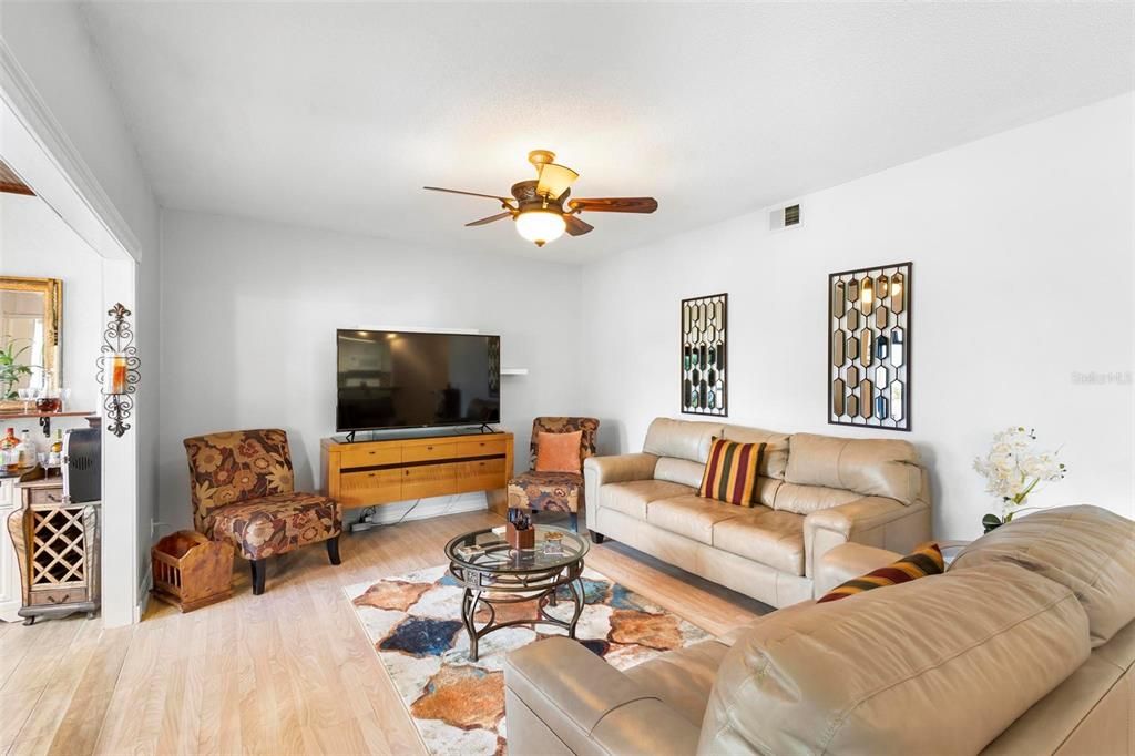 For Sale: $266,500 (2 beds, 2 baths, 1335 Square Feet)