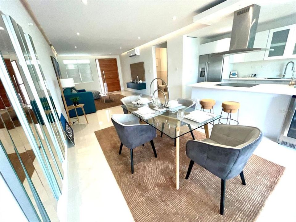 合同活跃: $479,000 (3 贝兹, 2 浴室, 1896 平方英尺)