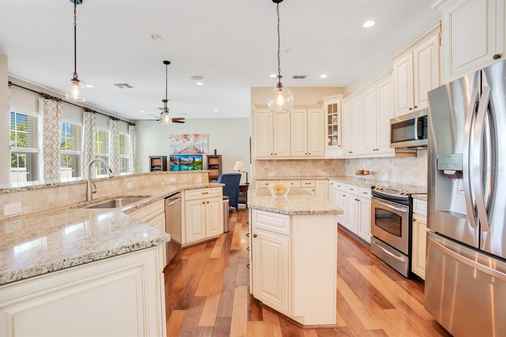 Spacious chefs kitchen w/ island