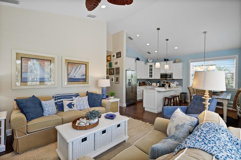Active With Contract: $2,099,000 (3 beds, 2 baths, 1385 Square Feet)