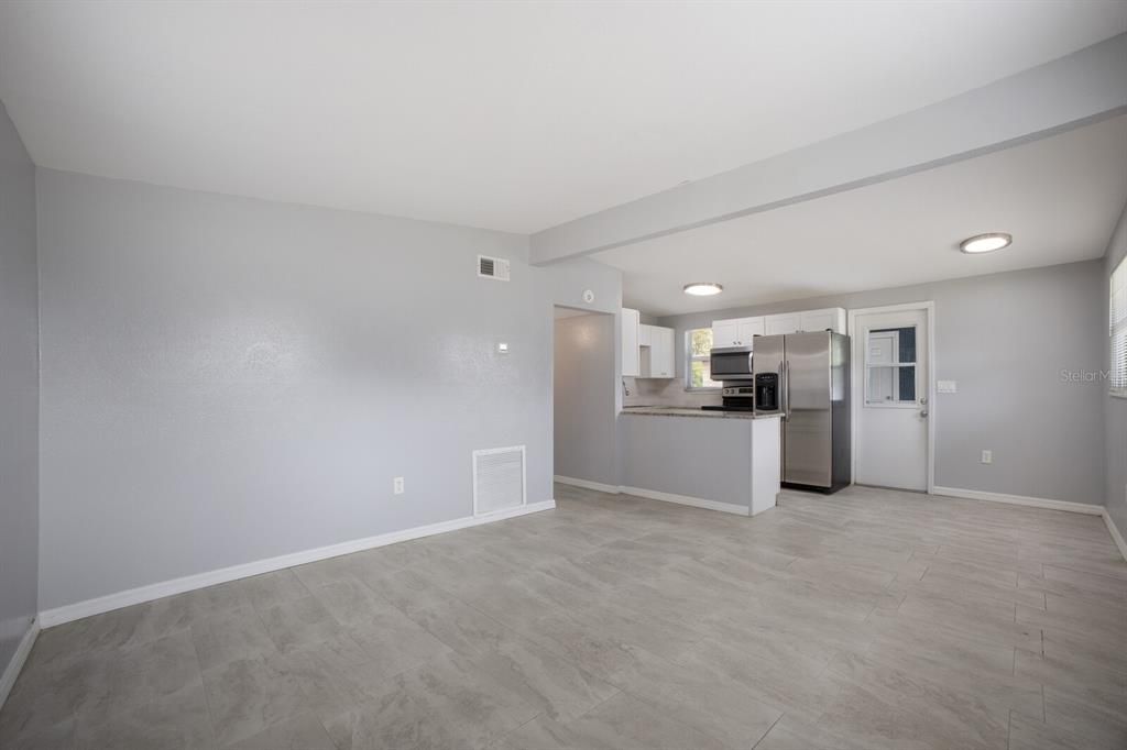 For Sale: $325,000 (3 beds, 1 baths, 1199 Square Feet)