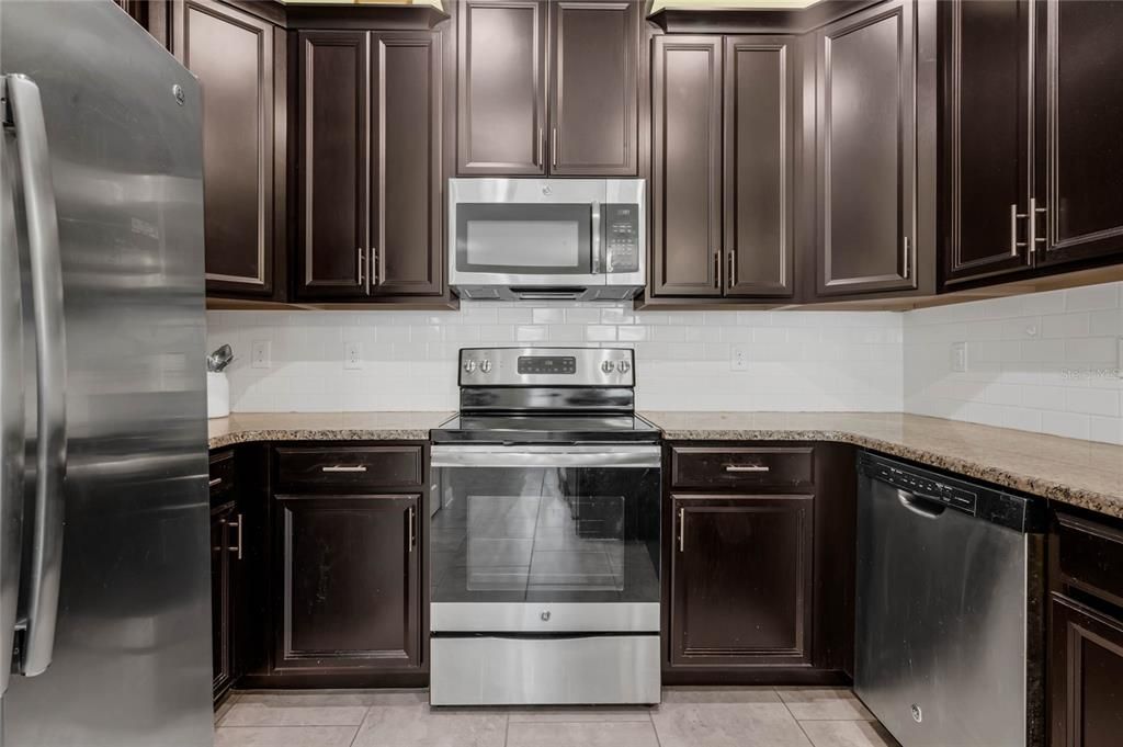 For Sale: $334,900 (2 beds, 2 baths, 1503 Square Feet)