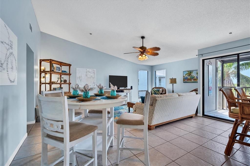 For Sale: $539,900 (2 beds, 2 baths, 1035 Square Feet)